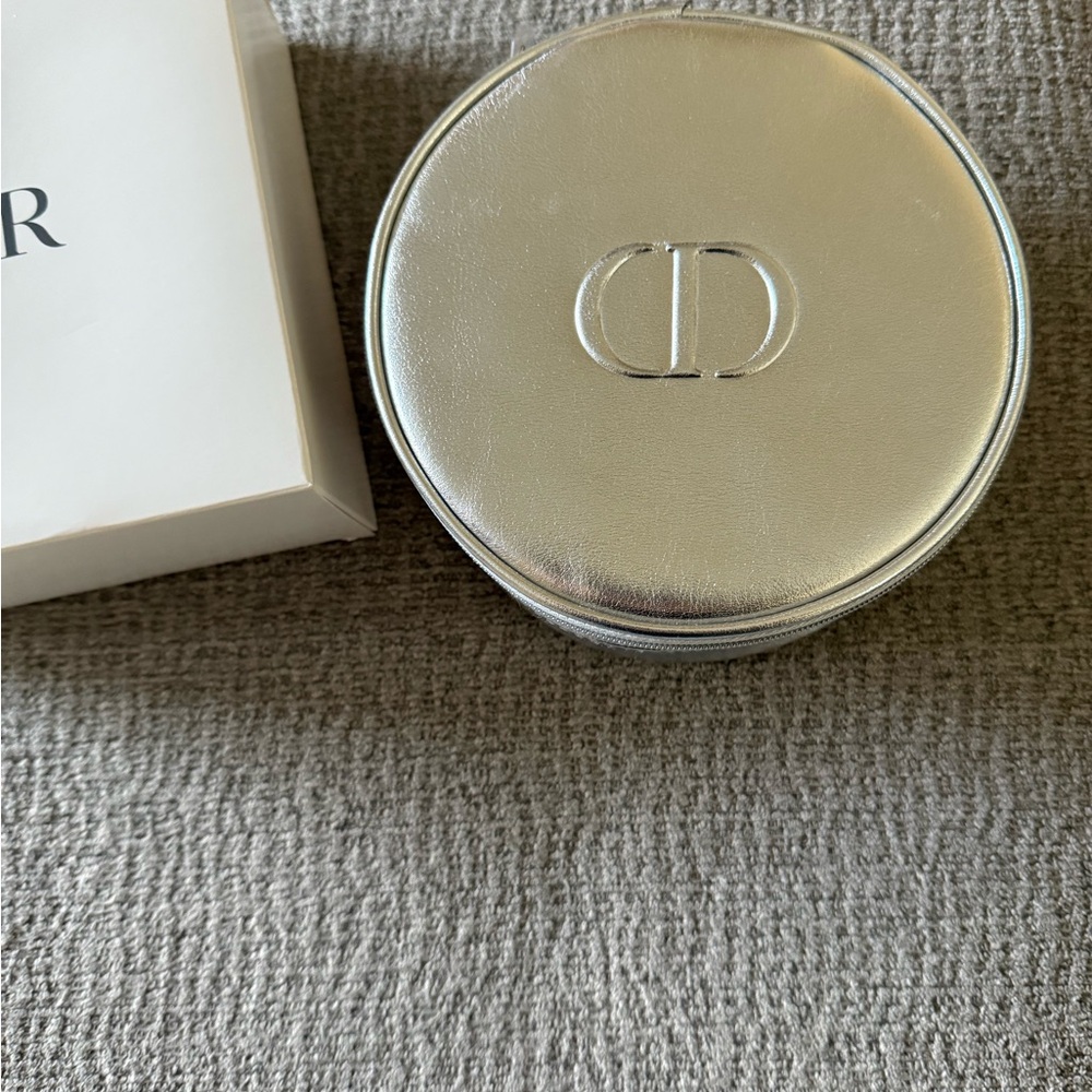 Dior Beauty Silver Round Makeup Case GWP - Picture 2 of 6